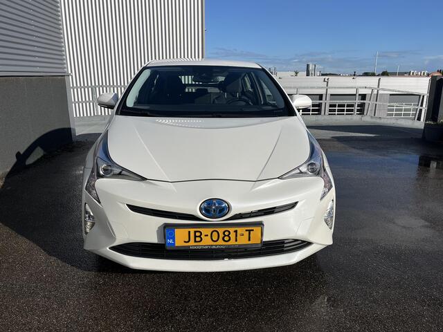 Toyota PRIUS 1.8 Dynamic Navigatie, Dodehoekdetectie, Stoelverwarming, Privacy glass, Head-up display, Smart key, Adaptieve cruise control