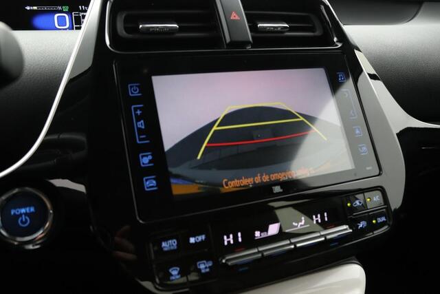 Toyota PRIUS 1.8 Plug-in Executive | Navigatie | Lederen bekleding | Parkeer sensoren | Head-up display |
