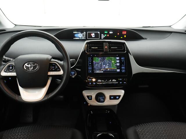 Toyota PRIUS 1.8 Black Edition Limited | Dodehoek Ass. | LM velgen | Trekhaak | Cruise Control Adaptief | Climate Control | Navigatie |
