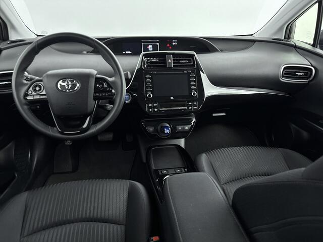 Toyota PRIUS 1.8 Dynamic | Stoelverwarming | Navigatie | Camera | LM velgen | Cruise Control Adaptief | Head up Display |