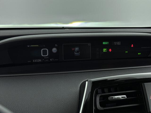 Toyota PRIUS 1.8 Dynamic | Stoelverwarming | Navigatie | Camera | LM velgen | Cruise Control Adaptief | Head up Display |