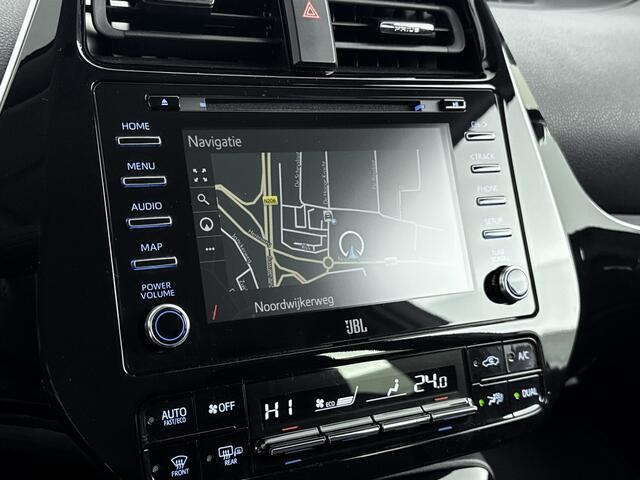 Toyota PRIUS 1.8 Dynamic | Stoelverwarming | Navigatie | Camera | LM velgen | Cruise Control Adaptief | Head up Display |