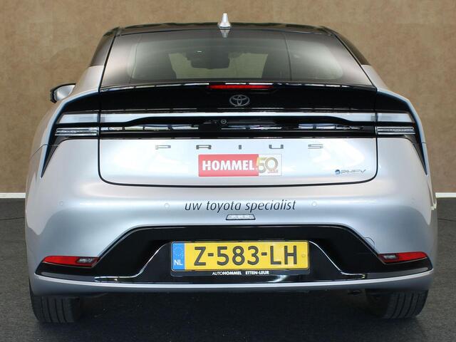 Toyota PRIUS 2.0 Plug-in Executive - DEMO MODEL - NAVIGATIE - ACHTERUITRIJCAMERA - ELEKTRISCHE ACHTERKLEP - STOEL EN STUUR VERWARMING - DODEHOEK DETECTIE - PARKEERSENOSREN VOOR EN ACHTER - CAMERABEELD IN BINNENSPIEGEL