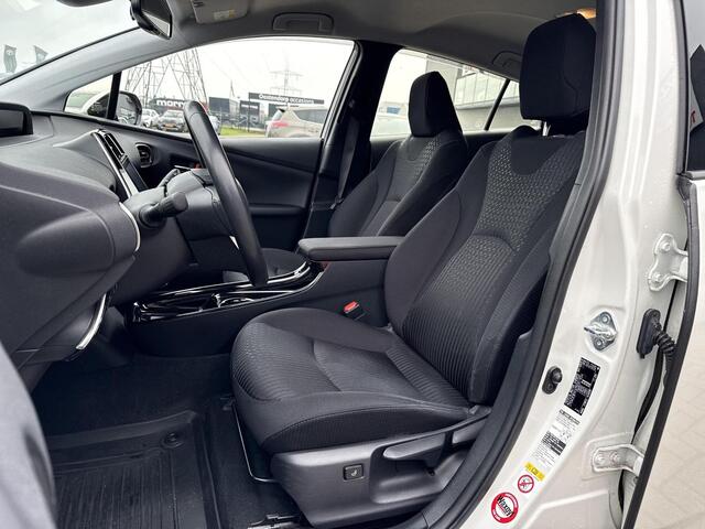 Toyota PRIUS 1.8 Plug-in Business Plus **DAKDRAGER/ STOELVERWARMING/ ADAPTIEF CRUISECONTROL/ GARANTIE**