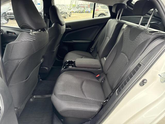 Toyota PRIUS 1.8 Plug-in Business Plus **DAKDRAGER/ STOELVERWARMING/ ADAPTIEF CRUISECONTROL/ GARANTIE**
