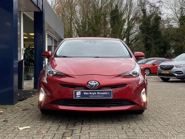 Toyota PRIUS 1.8 Dynamic / Automaat / 69.000 Km / JBL-Audio / Keyless / Head-Up Display / LED / DAB / Radio-Bluetooth / Navi / Camera / Stoelverwarming / Adaptieve Cruise-Control / Lane-Assist / ELKTR-Pakket / PDC Achter / LMV 15'' / All-Season / ENZ.