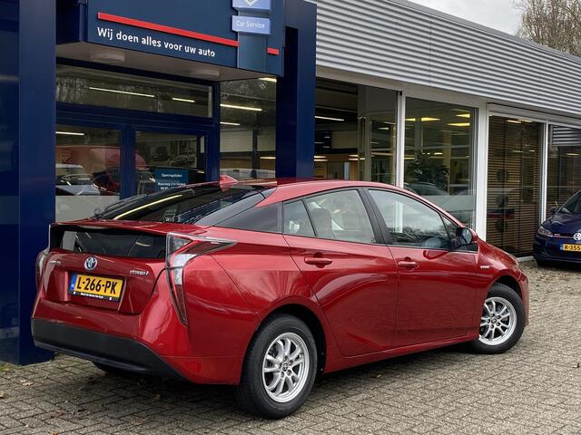 Toyota PRIUS 1.8 Dynamic / Automaat / 69.000 Km / JBL-Audio / Keyless / Head-Up Display / LED / DAB / Radio-Bluetooth / Navi / Camera / Stoelverwarming / Adaptieve Cruise-Control / Lane-Assist / ELKTR-Pakket / PDC Achter / LMV 15'' / All-Season / ENZ.