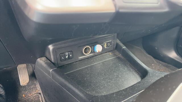 Toyota PRIUS 1.8 Dynamic 7 PERS / PANORAMADAK / FULL LED / KEYLESS / STOELVERW / CAMERA / NAVI / CLIMA / BLUETOOTH / CRUISE / NL-AUTO