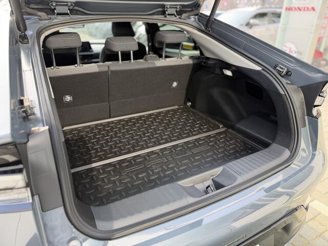 Toyota PRIUS 2.0 Plug-in Executive | GEEN AFLEVERKOSTEN | Panoramadak, Elektrische achterklep, Dodehoekdetectie