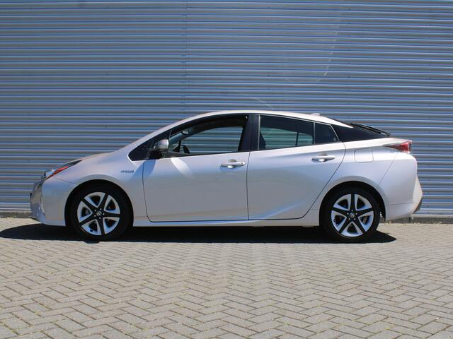 Toyota PRIUS 1.8 Executive | Trekhaak | Stoelverwarming | Camera | Leer | Dodehoek detectie | JBL audio | HUD | 17" LM | Navi | LED | Cruise adapt. | Incl. winterset |