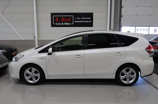 Toyota PRIUS 1.8 Dynamic 7 Zitplaatsen Panoramadak Camera Head-Up Navigatie Airco-ecc Stoelverwarming Leer/Alcantara LED Bluetooth Boekjes aanwezig pdc