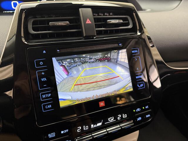 Toyota PRIUS 1.8 White Edition Adaptive Cruise / HUD / Keyless / Stoelverwarming / JBL / Camera / Navigatie / 17'' LMV