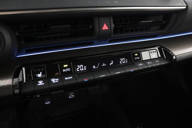 Toyota PRIUS 2.0 Plug-in Executive | Apple Carplay/Android Auto | Stoel/Stuurverwarming | Elektrische Achterklep | Parkeersensoren |