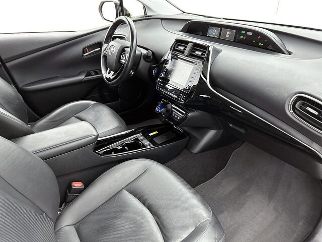 Toyota PRIUS 1.8 Executive | Schuif/kantel dak | JBL | Head-Up Display | Dodehoek detectie | 360 Camera | Parkeersensoren voor+achter met assistent | Navigatie | Climate Control | Draadloze telefoonlader |