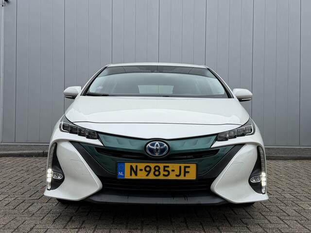 Toyota PRIUS 1.8 Plug-in Dynamic keyless Cruise Navi