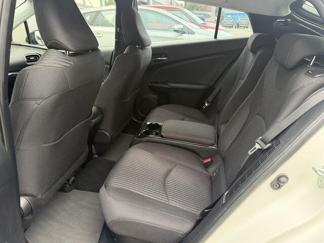 Toyota PRIUS 1.8 Plug-in Dynamic keyless Cruise Navi
