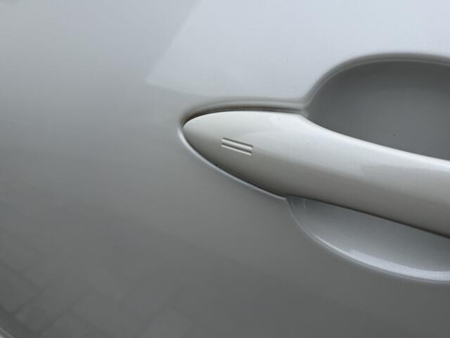 Toyota PRIUS 1.8 Plug-in Dynamic keyless Cruise Navi
