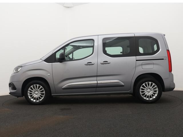 Toyota PROACE CITY Verso 1.2 Turbo Live Ingepland voor nieuwe bodemverlaging t.b.v. rolstoelvervoer (Prijs incl. bodemverlaging)