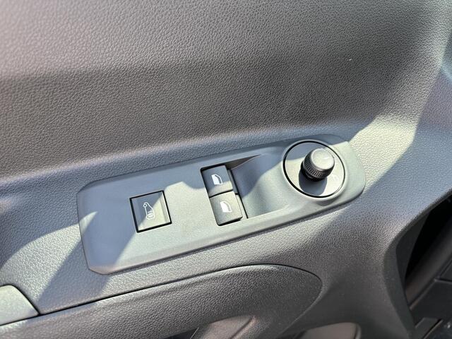 Toyota PROACE CITY 1.5 D-4D Navigator, Navi, Parkeersensoren, Cruise controle, Snel leverbaar, BPM voordeel!