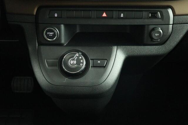 Toyota PROACE Worker 2.0 D-4D Dynamic VERSO Long DC | Skyview Panoramisch dak | Navigatie | Parkeersensoren vóór en achter i.c.m. parkeercamera |