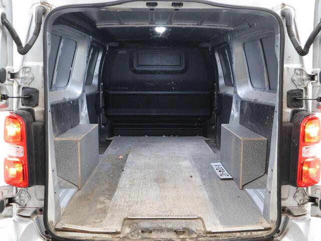 Toyota PROACE Worker 2.0 D-4D PROFESSIONAL LONG + 2 SCHUIFDEUREN | LEDER | NAVIGATIE | TREKHAAK 2500 KG
