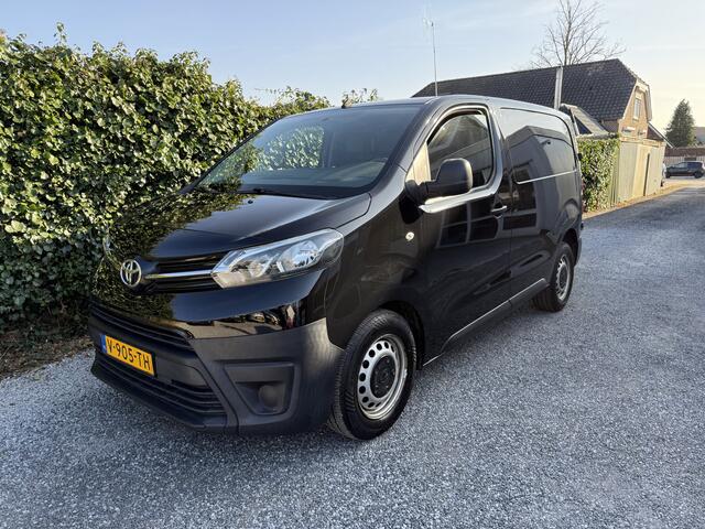 Toyota PROACE 2.0 D-4D Cool Comfort | Airco | Elekt. Ramen | Trekhaak | 3 ZIts | 1e Eigenaar! | Nieuwe APK