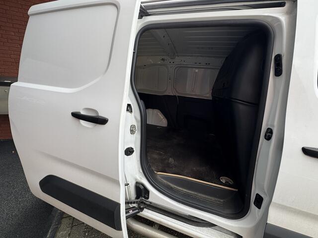 Toyota PROACE CITY 1.5 D-4D Cool Comfort // AIRCO // TREKHAAK // PARKEER SENSOREN // CRUISE CONTROL //