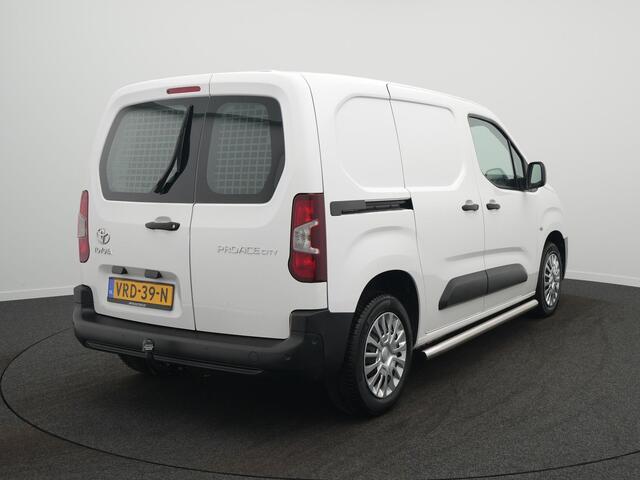 Toyota PROACE CITY 1.5 D-4D Live - Allseason banden - Trekhaak