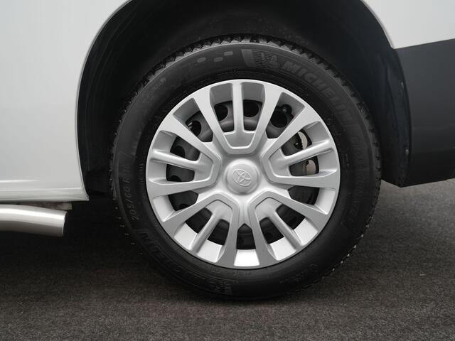 Toyota PROACE CITY 1.5 D-4D Live - Allseason banden - Trekhaak