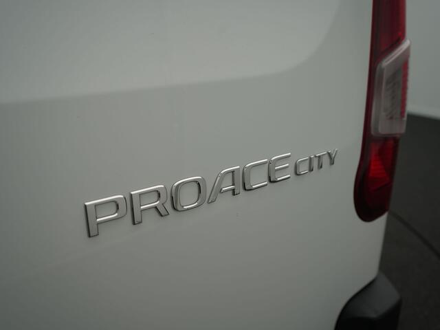 Toyota PROACE CITY 1.5 D-4D Live - Allseason banden - Trekhaak