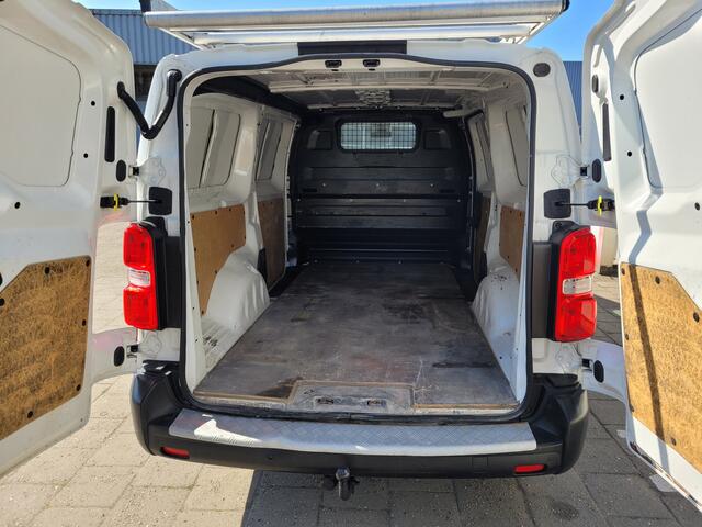 Toyota PROACE Worker 2.0 D-4D Navigator Long Airco | 2 zitter | Cruisecontrol | El.ramen | Central lock | Trekhaak | Imperial+rol