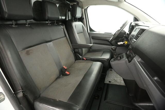 Toyota PROACE 1.5 D-4D L2H1 Airco Cruise Trekhaak 3 Persoons Stoelverwarming