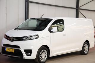 toyota-proace-electric-worker