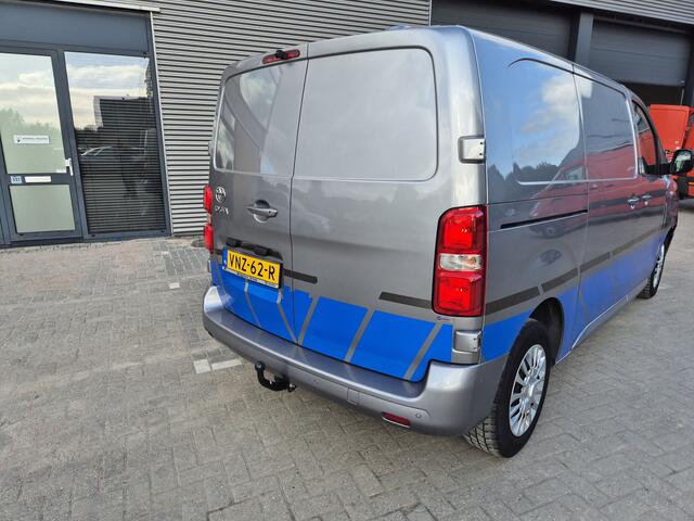 Toyota PROACE Worker 2.0 D-4D Prof 180pk automaat 2x schuifdeur 2500kg trekhaak camera voorschade 3-pers half leder pdc 120.000km l2h1