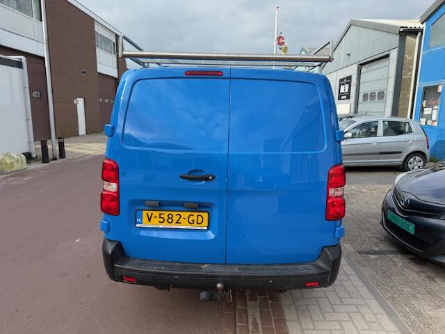 Toyota PROACE Worker 2.0 D-4D Cool Comfort Long 64.386km NAP 2017 EURO 6 diesel met perfect onderhoud! Boekjes zijn aanwezig.