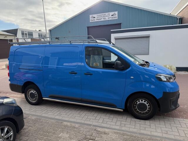 Toyota PROACE Worker 2.0 D-4D Cool Comfort Long 64.386km NAP 2017 EURO 6 diesel met perfect onderhoud! Boekjes zijn aanwezig.