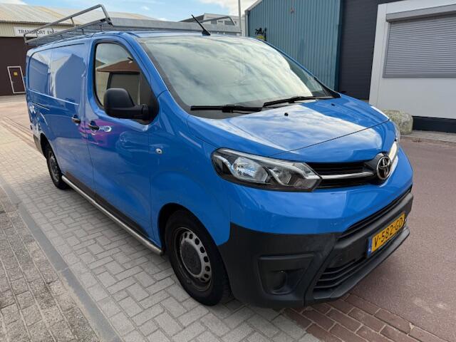 Toyota PROACE Worker 2.0 D-4D Cool Comfort Long 64.386km NAP 2017 EURO 6 diesel met perfect onderhoud! Boekjes zijn aanwezig.