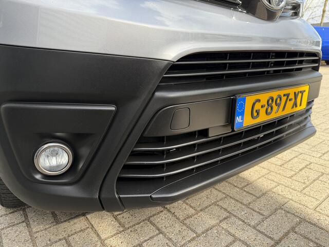 Toyota PROACE Shuttle 2.0 D-4D automaat Navigator Medium L3H1 / 9 persoons / euro 6 diesel / bpm vrij / vaste prijs rijklaar ¤ 19.950 incl btw / inclusief een nieuwe distributie riem / isofix !