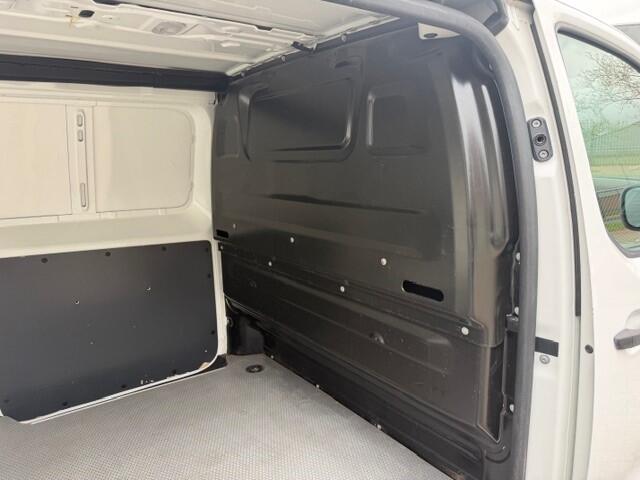 Toyota PROACE Worker 1.5 D-4D Cool Comfort AIRCO I PDC I 3-ZITS I LEDER INTERIEUR I ELEKTRISCHE RAMEN EN SPIEGELS