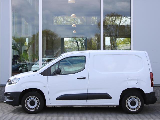 Toyota PROACE CITY 1.5 D-4D Professional 3-Zits, Trekhaak, Carplay/Android Auto, Parkeersensoren Voor en Achter, Navigatie