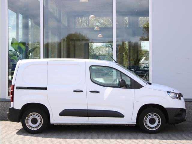 Toyota PROACE CITY 1.5 D-4D Professional 3-Zits, Trekhaak, Carplay/Android Auto, Parkeersensoren Voor en Achter, Navigatie