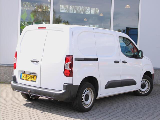 Toyota PROACE CITY 1.5 D-4D Professional 3-Zits, Trekhaak, Carplay/Android Auto, Parkeersensoren Voor en Achter, Navigatie