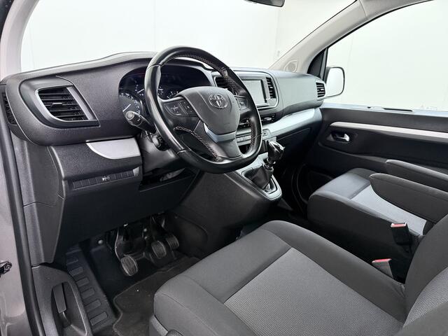 Toyota PROACE Worker 2.0D-4D L3H1 Dubbele Cabine 5-Persoons Ecc 3D-Navi Apple Carplay Android Auto Bluetooth Black Line Long DC Cruise Control Lmv Regen-Lichtsensor led Privacy Glas Schuifdeur 1e Eigenaar Dealeronderhouden Origineel Nederlandse Auto