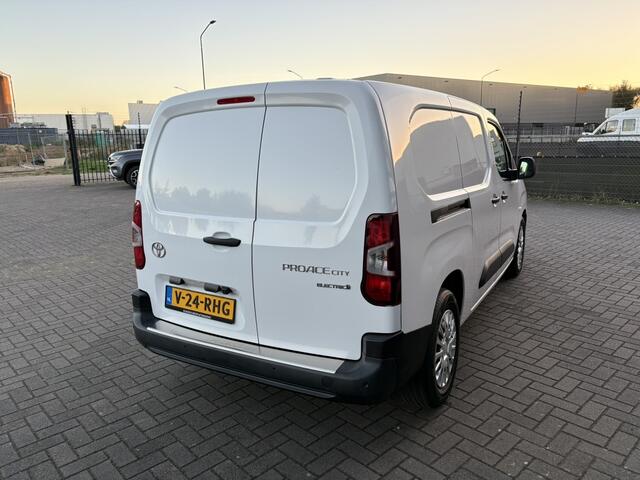 Toyota PROACE CITY Electric 50 kWh Long | 3-pers | Camera | Carplay