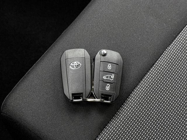 Toyota PROACE Electric Worker Comfort Standard Range L2 50 kWh Nieuw 230km WLTP Carplay Cruise control 100% elektrisch