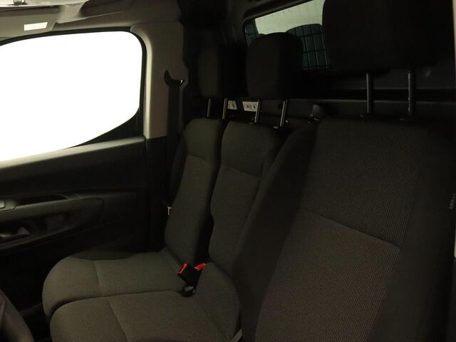 Toyota PROACE CITY Electric Navigator LONG 50 kWh - DIRECT UITVOORRAAD LEVERBAAR - 3 FASE LADEN - SNELWEG LAADMOGELIJKHEID - NAVIGATIE - EXTRA LANGE LAADRUIMTE - APPLE CARPLAY/ANDROID AUTO - PARKEERSENSOREN ACHTER - SCHUIF DEUR RECHTS - 3 ZITS UITVOERING - 2 LAADKABELS - RUITEN IN ACHTERDEUREN - 16 INCH WIELEN MET BRIDGESTONE BANDEN