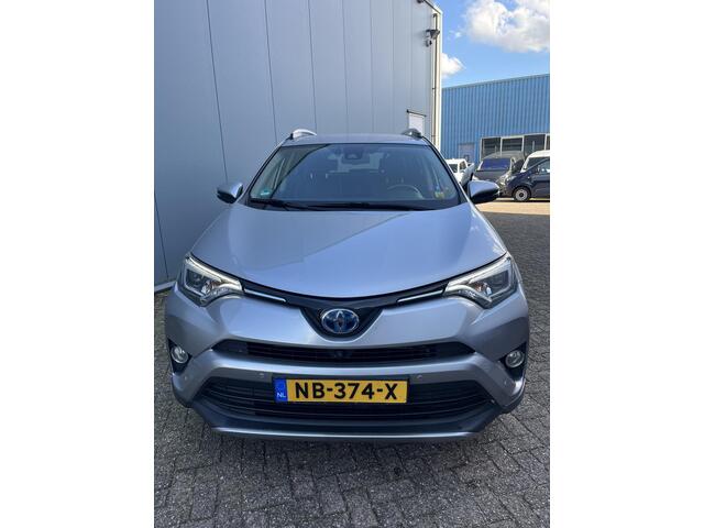 Toyota RAV4 2.5 Hybrid AWD Executive | Nieuw Geleverd | Trekhaak | Memory Seat | Leder | Stoelverwarming | LED | 360 Camera | PDC | 1.650 KG Trekgewicht |