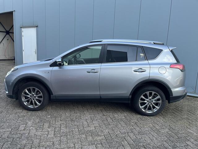 Toyota RAV4 2.5 Hybrid AWD Executive | Nieuw Geleverd | Trekhaak | Memory Seat | Leder | Stoelverwarming | LED | 360 Camera | PDC | 1.650 KG Trekgewicht |