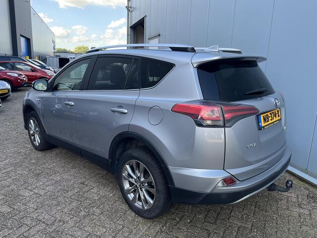 Toyota RAV4 2.5 Hybrid AWD Executive | Nieuw Geleverd | Trekhaak | Memory Seat | Leder | Stoelverwarming | LED | 360 Camera | PDC | 1.650 KG Trekgewicht |