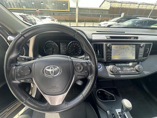 Toyota RAV4 2.5 Hybrid Dynamic lichtmetalen velgen 17" , Sunroof , Parkeersensoren voor - achter , Stoelverwarming , Full map navigatie